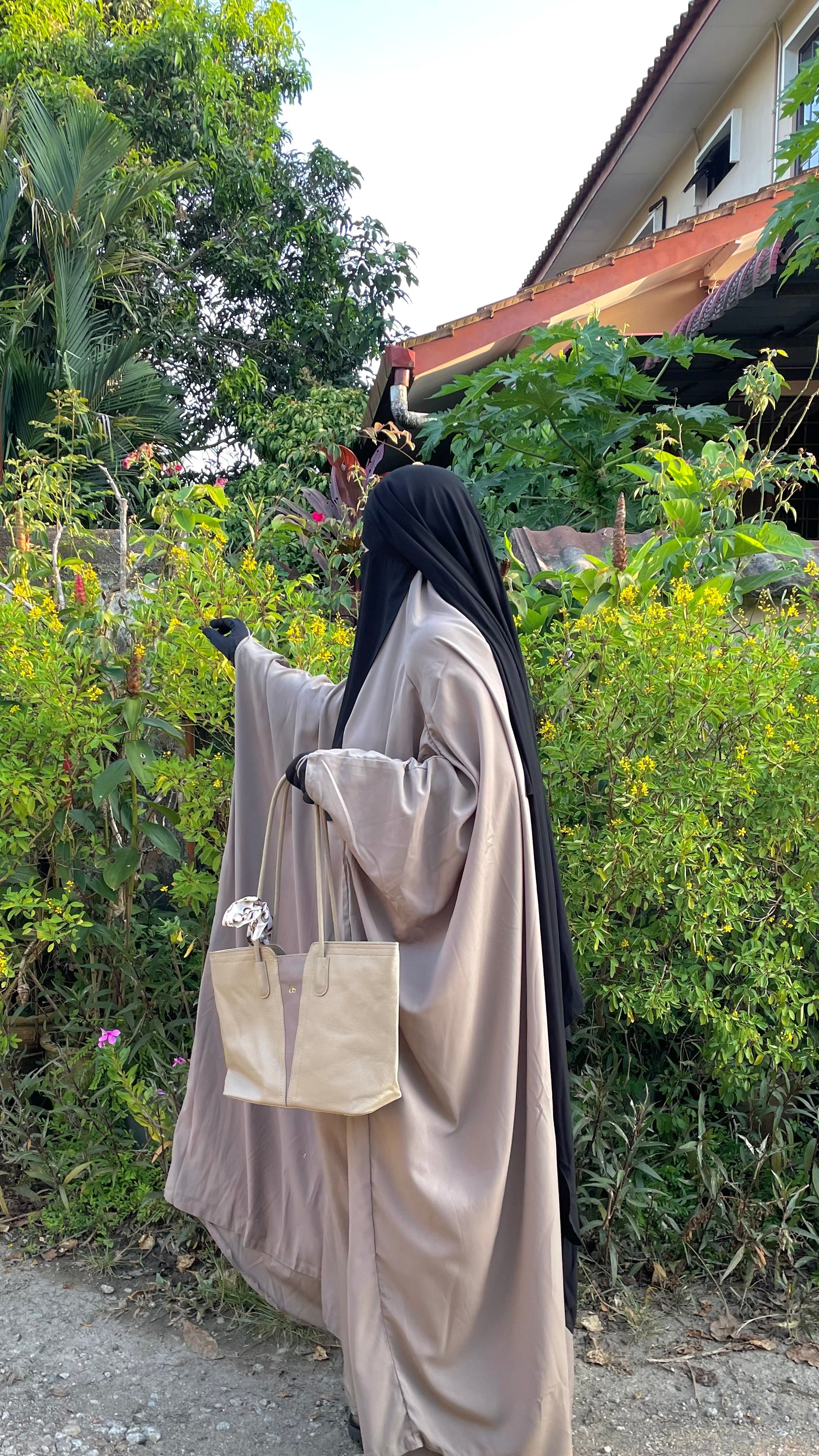 Taupe one piece saudi jilbab umm hafsa